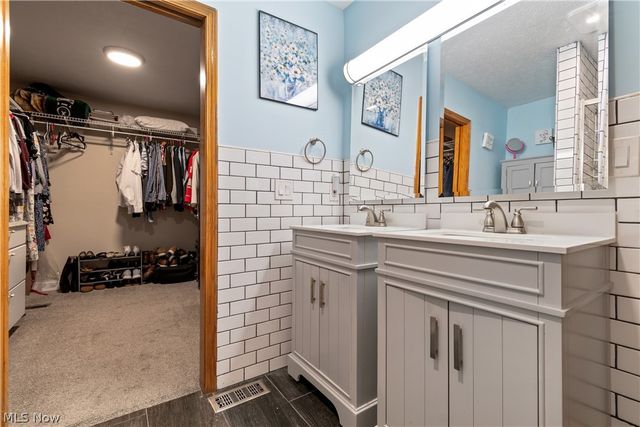 2206 Granger Road, Medina, OH 44256