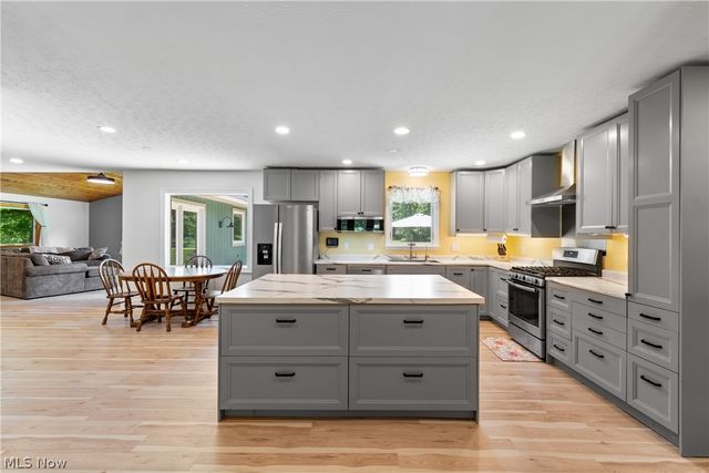 2206 Granger Road, Medina, OH 44256