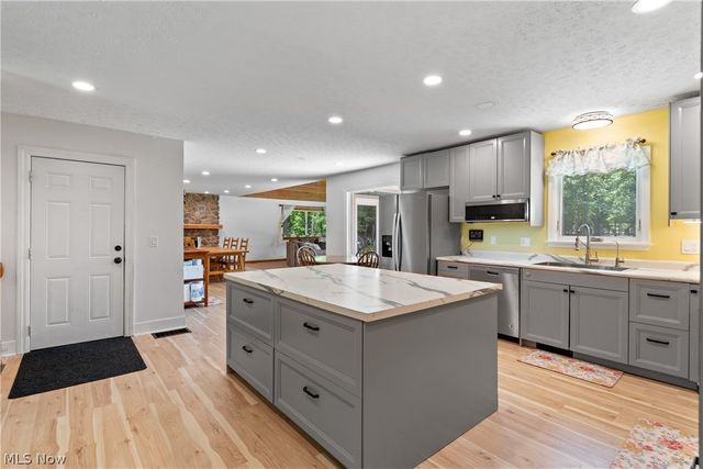 2206 Granger Road, Medina, OH 44256
