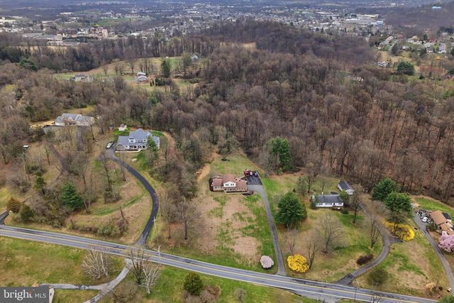 326 N FUNK RD, Boyertown, PA 19512