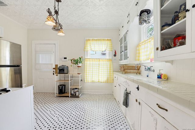 239 E Ligustrum, San Antonio, TX 78228