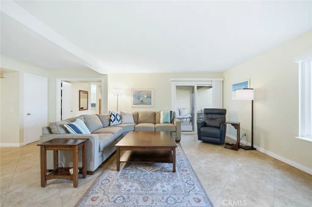 4852 Cabana Dr 104, Huntington Beach, CA 92649