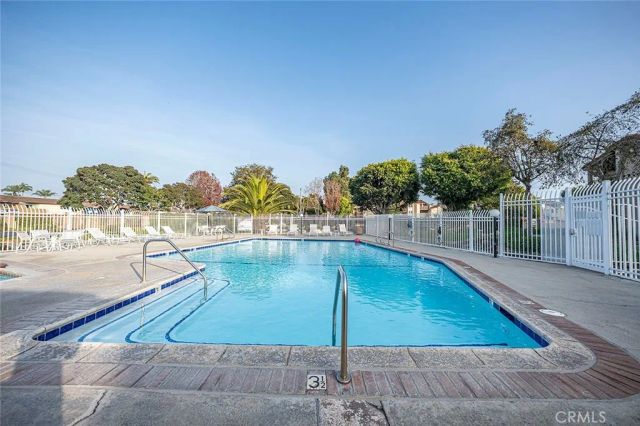 4852 Cabana Dr 104, Huntington Beach, CA 92649