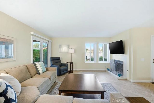 4852 Cabana Dr 104, Huntington Beach, CA 92649