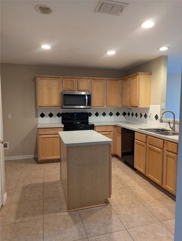 8820 Wagon Trail, Cross Roads, TX 76227