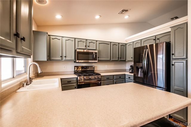 3902 E Nicole Avenue, Kingman, AZ 86409