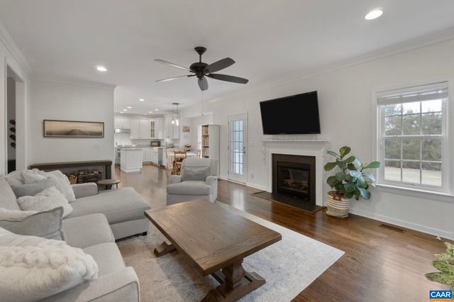 1243 WOODCOCK PL, Scottsville, VA 24590