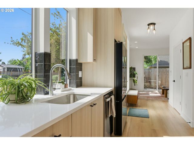 5290 Se 68TH Ave 4, Portland, OR 97206