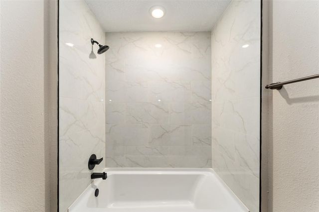 6042 NW 65TH STREET, Ocala, FL 34482