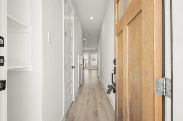 2105 Sam Wilson Street E, Houston, TX 77020