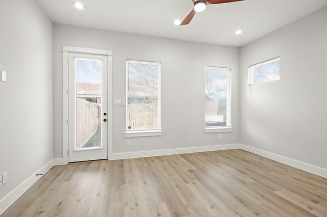 2105 Sam Wilson Street E, Houston, TX 77020