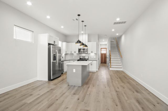 2105 Sam Wilson Street E, Houston, TX 77020