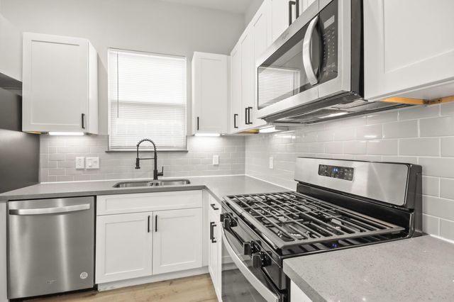 2105 Sam Wilson Street E, Houston, TX 77020