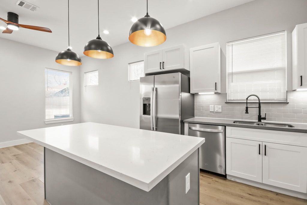 2105 Sam Wilson Street E, Houston, TX 77020