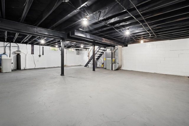 14 Wesley Drive, Heath, OH 43056