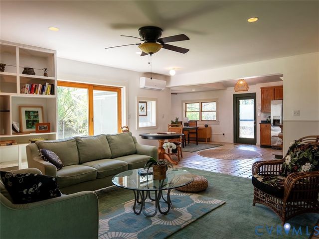 4177 Rolling Rd, Scottsville, VA 24590