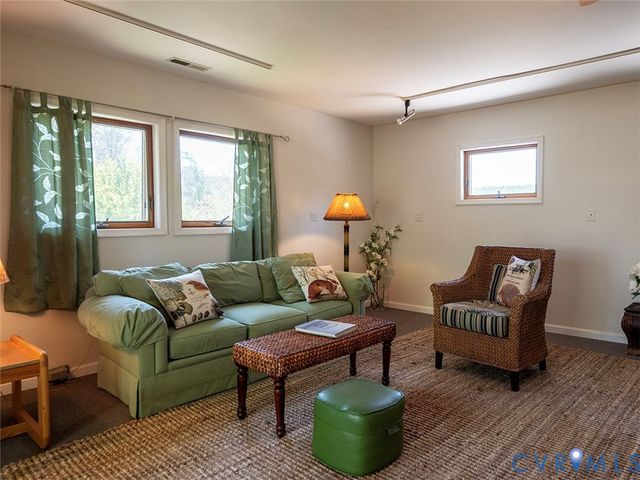 4177 Rolling Rd, Scottsville, VA 24590