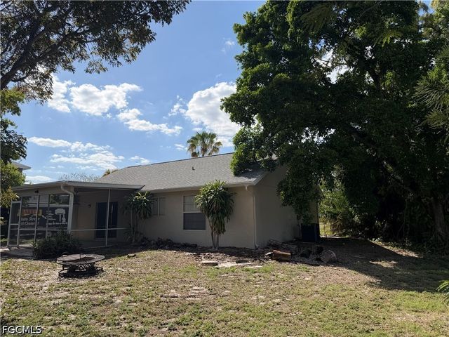 8072 Sandpiper RD, Fort Myers, FL 33967