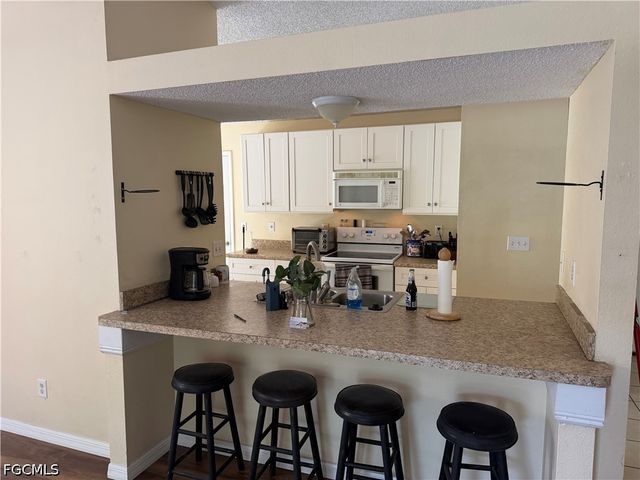 8072 Sandpiper RD, Fort Myers, FL 33967