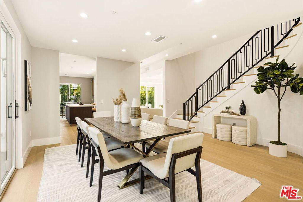 4423 Noble Avenue, Sherman Oaks, CA 91403