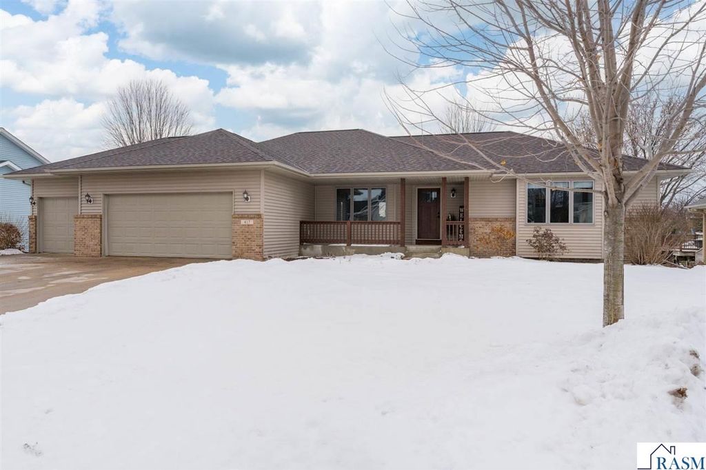 417 Pebble Court, Eagle Lake, MN 56024