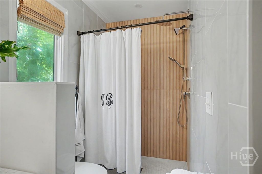 Image 16 of property listing at 2 Mackay Lane, Savannah, GA 31411