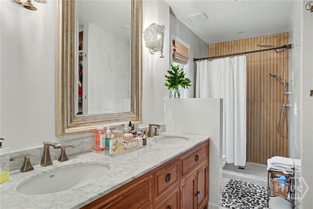 Image 17 of property listing at 2 Mackay Lane, Savannah, GA 31411