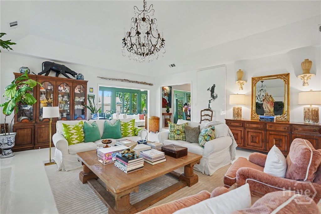 Image 5 of property listing at 2 Mackay Lane, Savannah, GA 31411