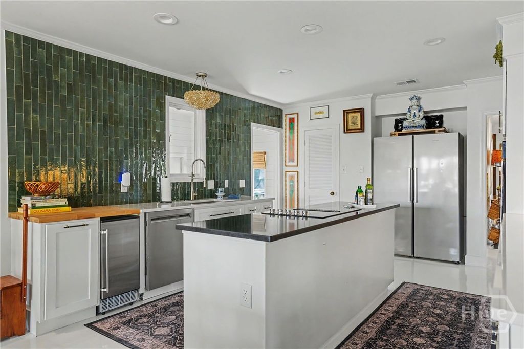 Image 9 of property listing at 2 Mackay Lane, Savannah, GA 31411