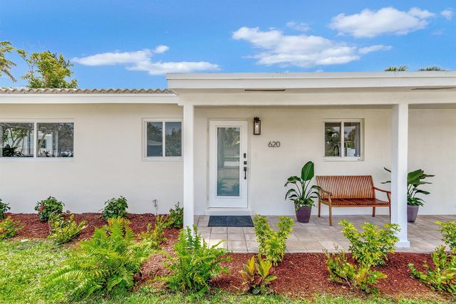 620 Las Palmas Park, Boynton Beach, FL 33435