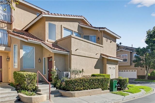 7733 E Portofino, Anaheim, CA 92808