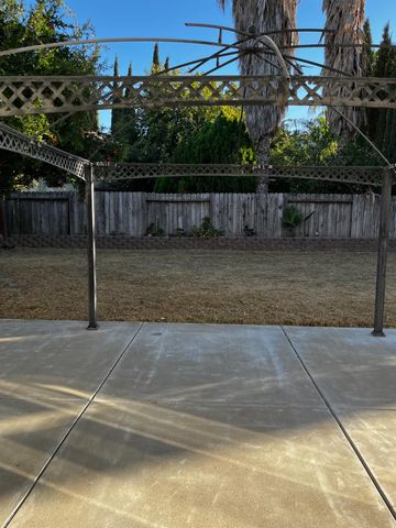 1460 Portsmouth Ln, Gustine, CA 95322