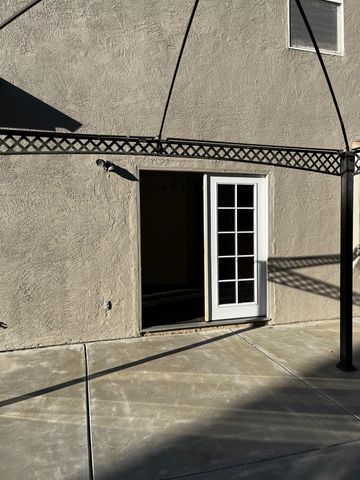 1460 Portsmouth Ln, Gustine, CA 95322