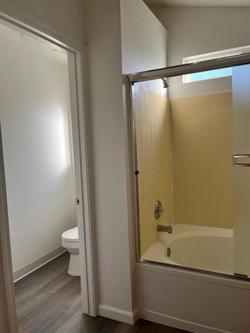 1460 Portsmouth Ln, Gustine, CA 95322