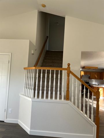 1460 Portsmouth Ln, Gustine, CA 95322