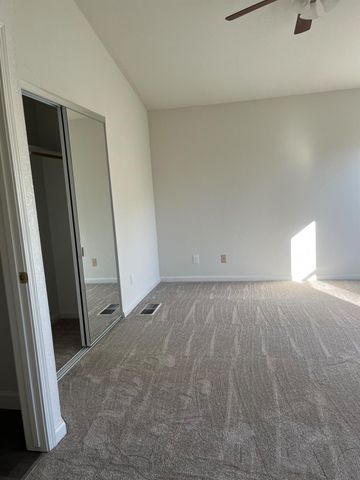 1460 Portsmouth Ln, Gustine, CA 95322