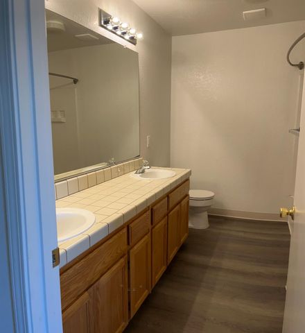 1460 Portsmouth Ln, Gustine, CA 95322