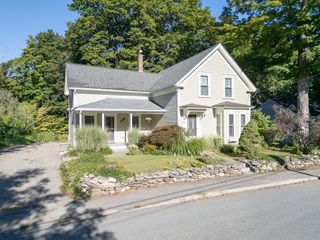 25 Prospect St, Pepperell, MA 01463