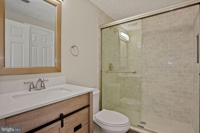 1539 WOODCREST DR, Reston, VA 20194