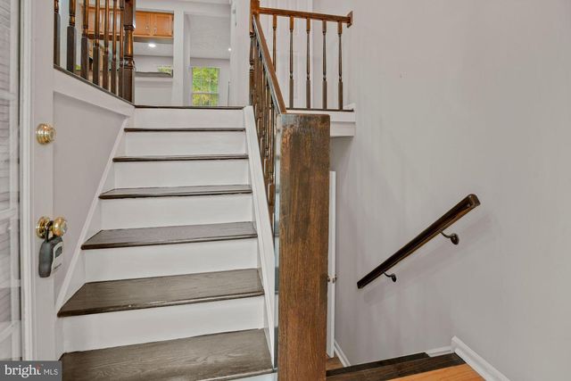 1539 WOODCREST DR, Reston, VA 20194