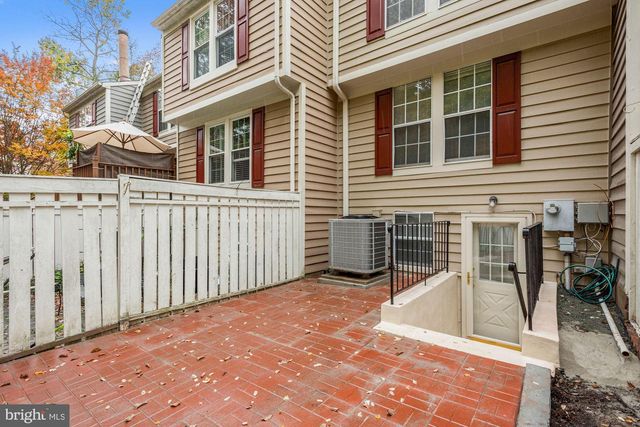 1539 WOODCREST DR, Reston, VA 20194