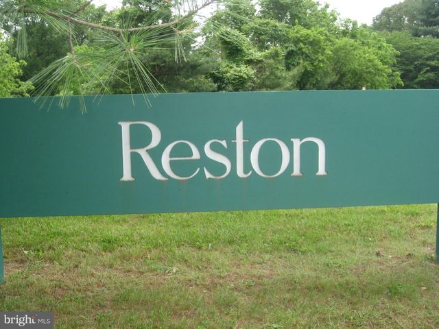 1539 WOODCREST DR, Reston, VA 20194