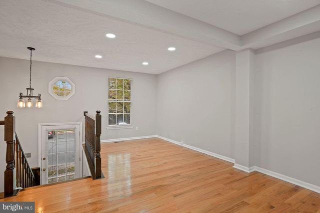 1539 WOODCREST DR, Reston, VA 20194