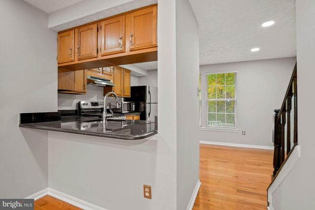 1539 WOODCREST DR, Reston, VA 20194