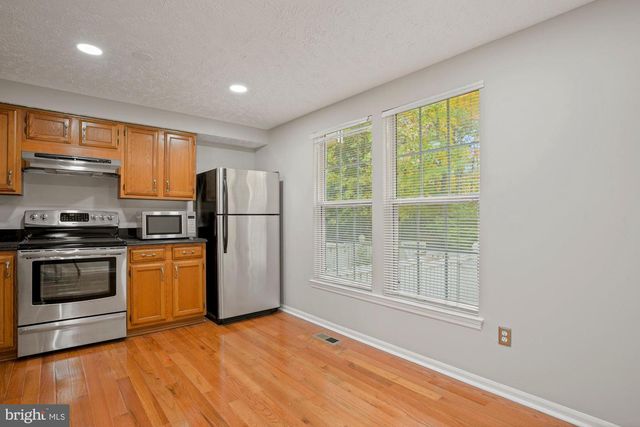 1539 WOODCREST DR, Reston, VA 20194