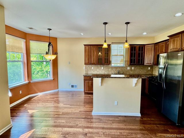 8 Green Court, Middletown, NY 10940