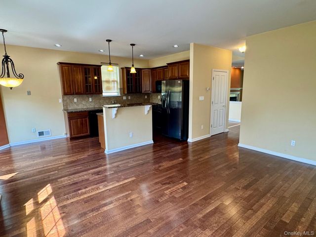 8 Green Court, Middletown, NY 10940