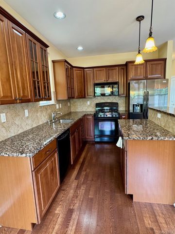 8 Green Court, Middletown, NY 10940