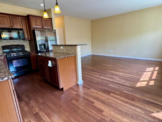 8 Green Court, Middletown, NY 10940