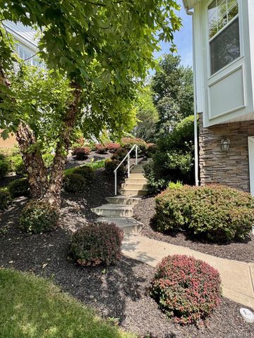 8 Green Court, Middletown, NY 10940